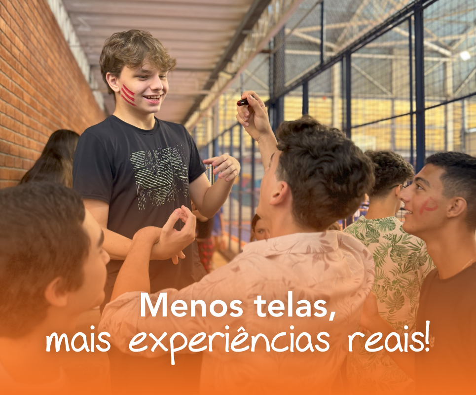 Saiba como o Colégio Augusto Laranja reduz o uso de telas e incentiva conexões reais para o bem-estar dos alunos.